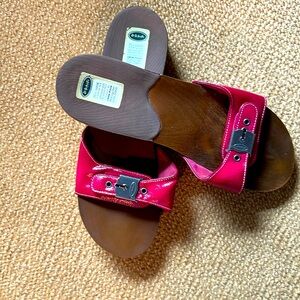 Dr. Scholl’s Original hot pink patent clog sandals